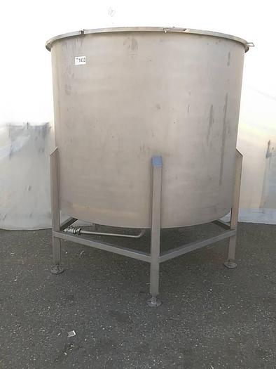 Used 600 gallon Stainless Steel Tank