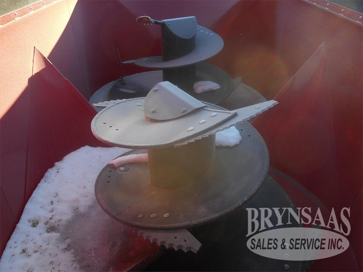 CLOVERDALE 650T Vertical TMR Mixer