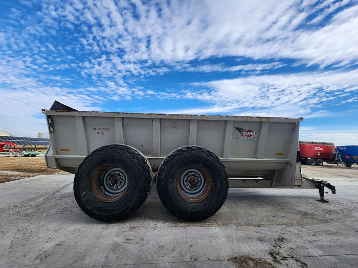 Used KUHN KNIGHT 8181