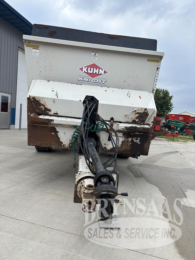 Used KUHN KNIGHT SLC132