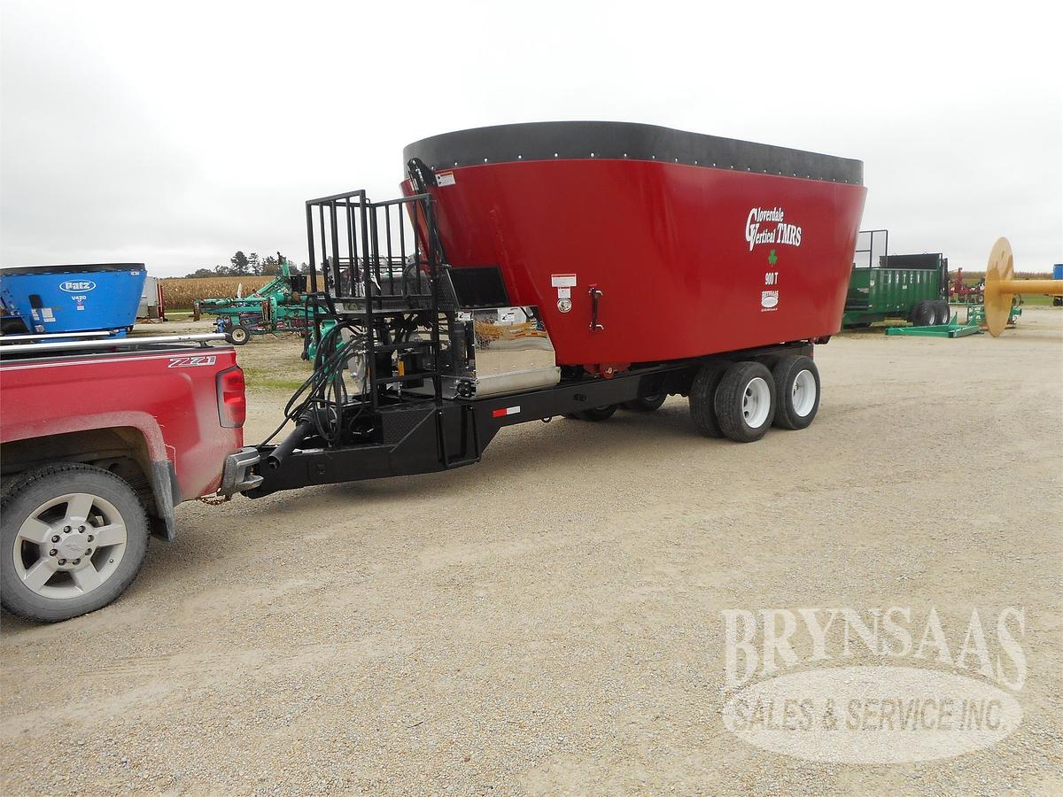 CLOVERDALE 900T Vertical TMR Mixer