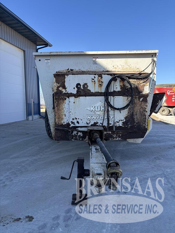 Used KUHN KNIGHT 8141