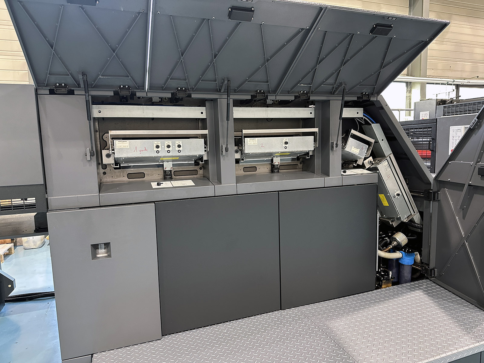 Used 2011 Heidelberg XL 75-5-P+L+C