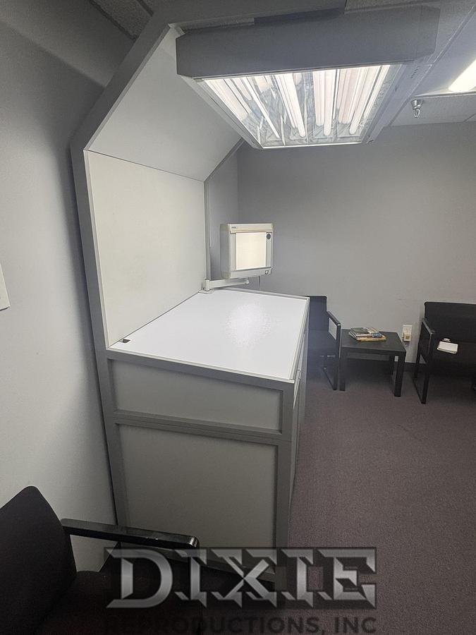 Used GraphicLite D5000 Viewing Booth