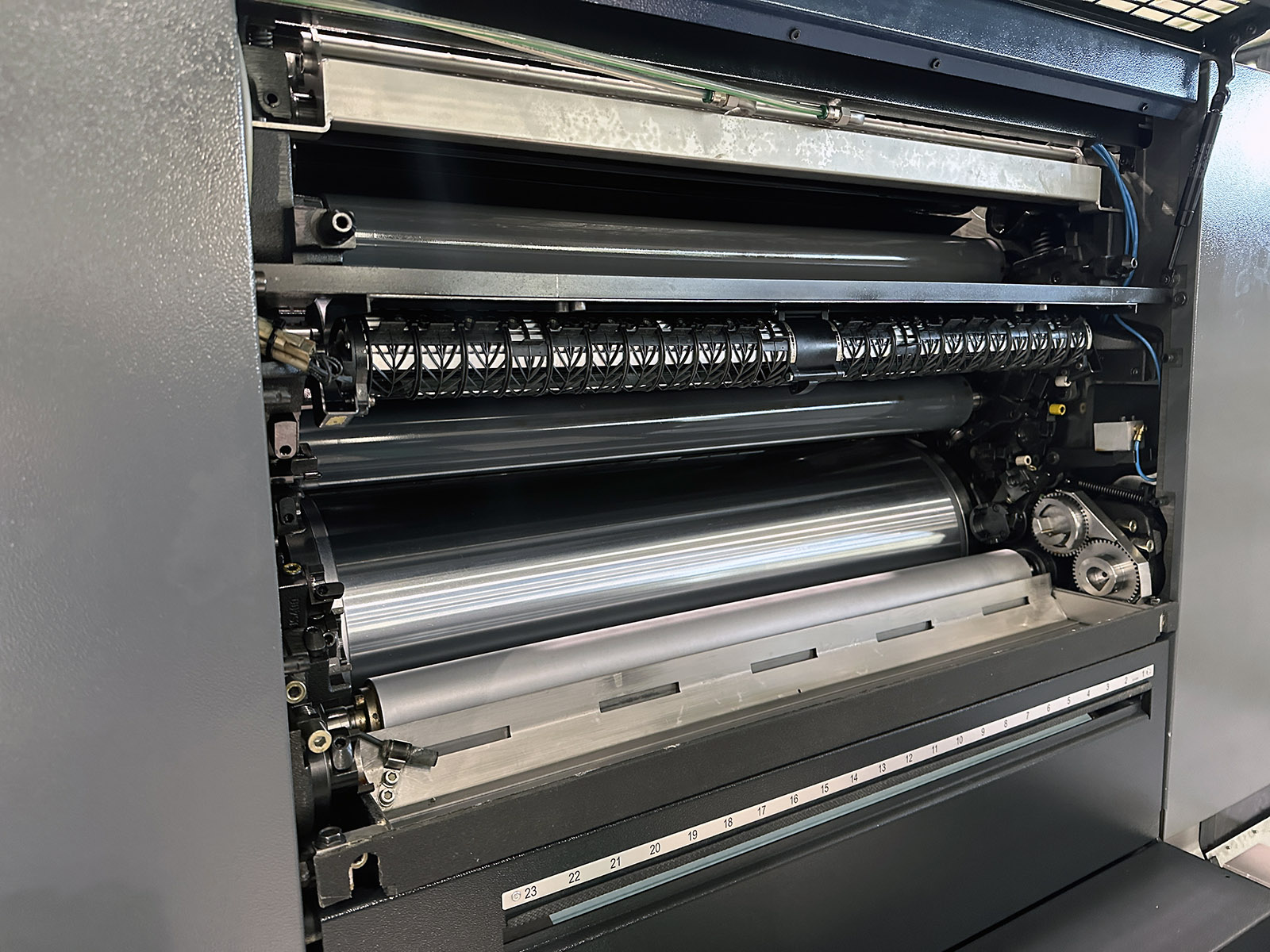 Used 2011 Heidelberg XL 75-5-P+L+C