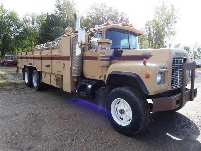 Used 1988 Mack RD688S Water Truck