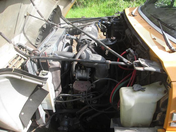 Used 1988 Ford F800 Spray Truck