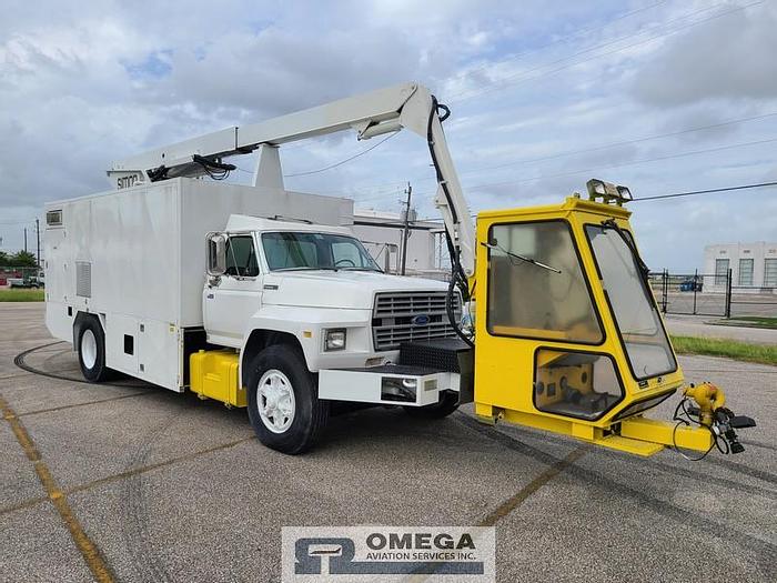 Used Simon 2110 Aircraft Deicer (2,100 gallon tank cap) on Ford F800 Chassis