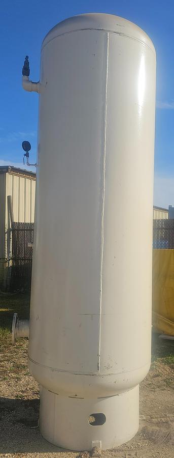Used 1060 Gallon Brunner Engineering Vertical Air Tank 125 Psi @ 450*F Temp