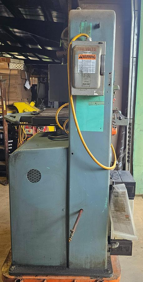 Used 16" Doall 16-3 Variable Speed Vertical Bandsaw, Hydraulic Table & Blade Welder