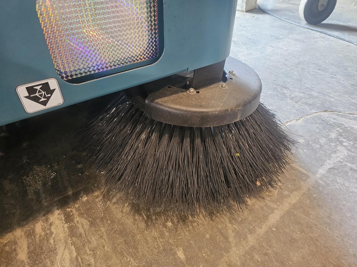 Refurbished Tennant M6200 Battery Operated 55" Cleaning Path Ride On Floor Sweeper