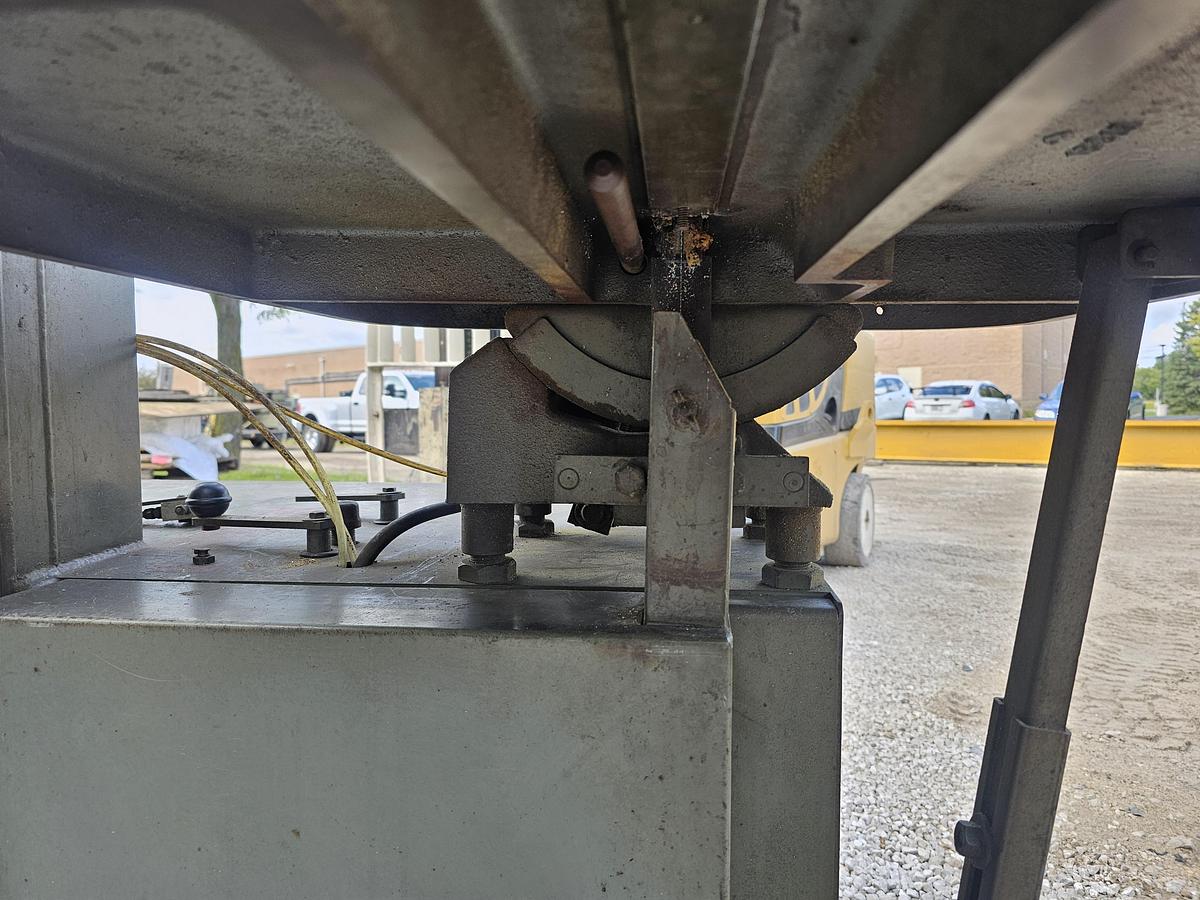 Used 18" Grob 4V-18 Vertical Bandsaw w/RW-B Welder & Air-Hydraulic Feeder Table