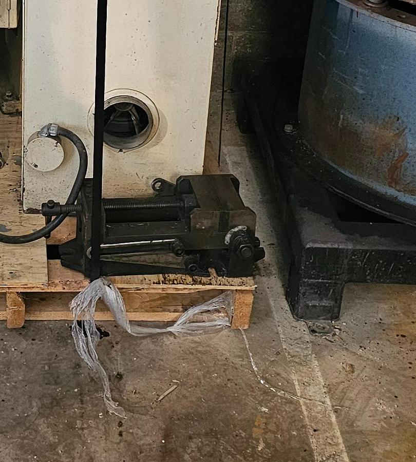 Used Dayton 6" Wide Jaw 90 Degree Tilting Milling/Drilling Vise