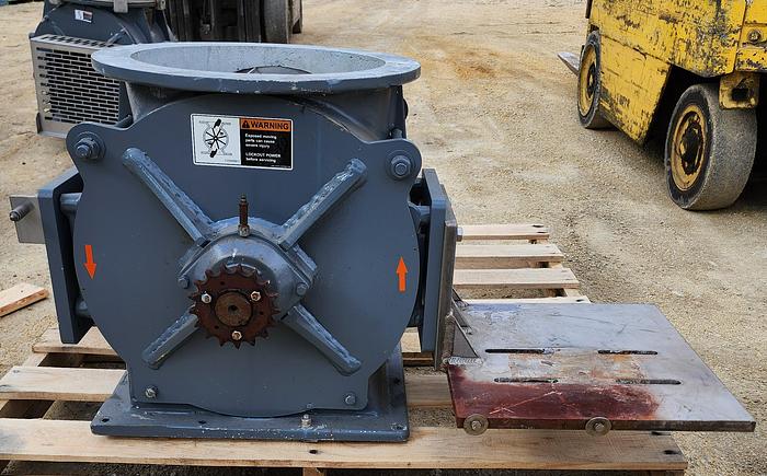 18" Semco RV-15 304 Stainless Steel Rotary Airlock - Body Only - 14" x 14" Outlet 