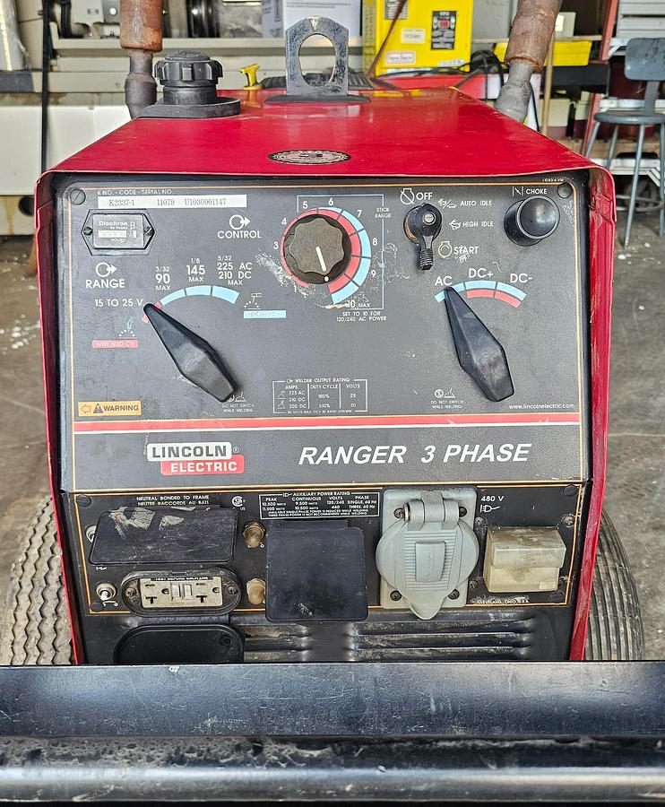 Used Lincoln Ranger 3 Phase Gas Welder 11,500 Watts Peak Power on Cart - 481 Hours