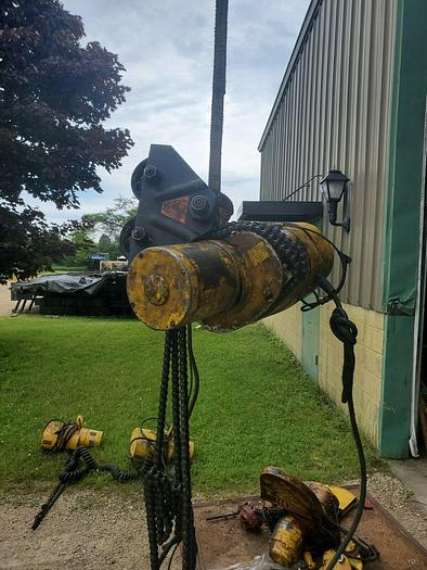 Used 1/2 Ton Budgit Roller Chain Hoist w/Pendant & Trolley, 230/460V/3/60 17 F.P.M