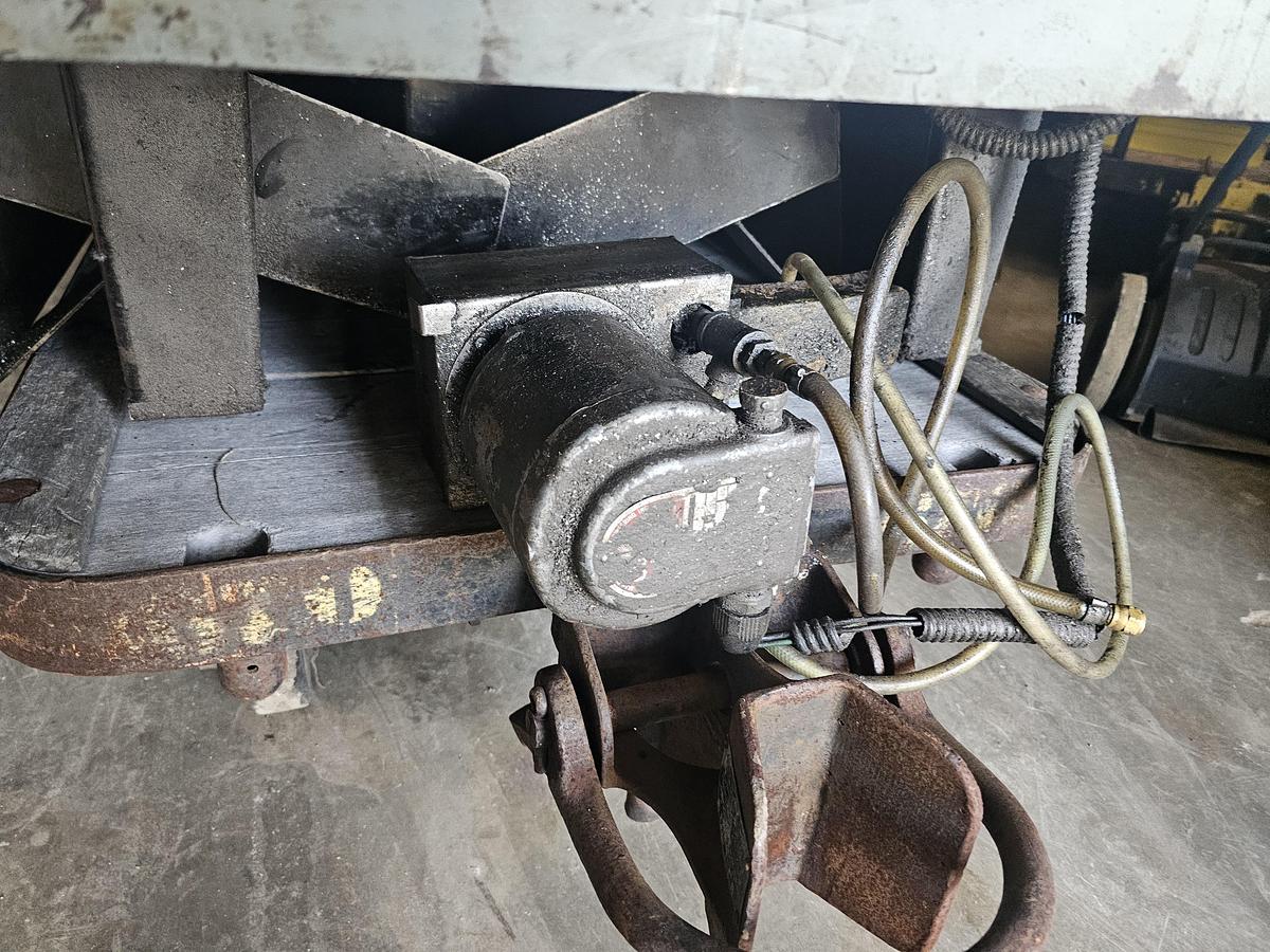 Used 1995 Marvel Series 8 Mark II Vertical Tilt Frame Bandsaw 18" x 22" Capacity