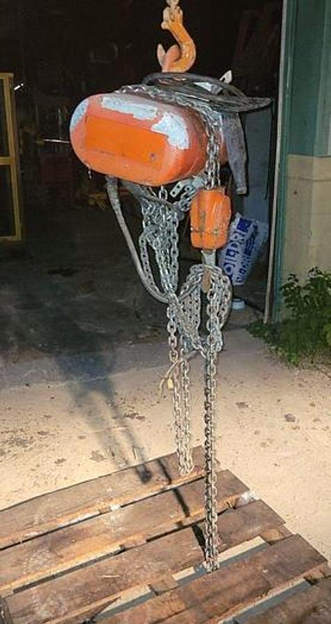 Used CM Lodestar Model R Electric Chain Hoist - 2 Ton Capacity, 8 FPM, H4 Duty - 1 HP