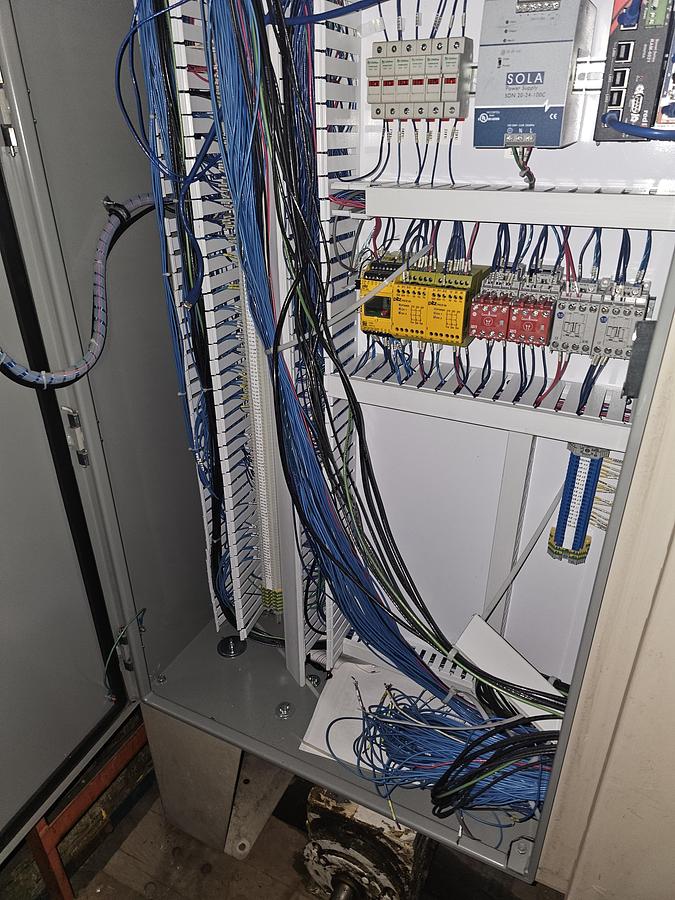 Used 48" Programmable Almco 2SF-48DRA Vibratory Deburring Tub 2x Spindles & Enclosure