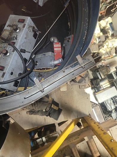 Used 30'' SST Vibratory Feeder Bowl w/ Controller and Base 10'' Depth 1 3/4'' Ridges