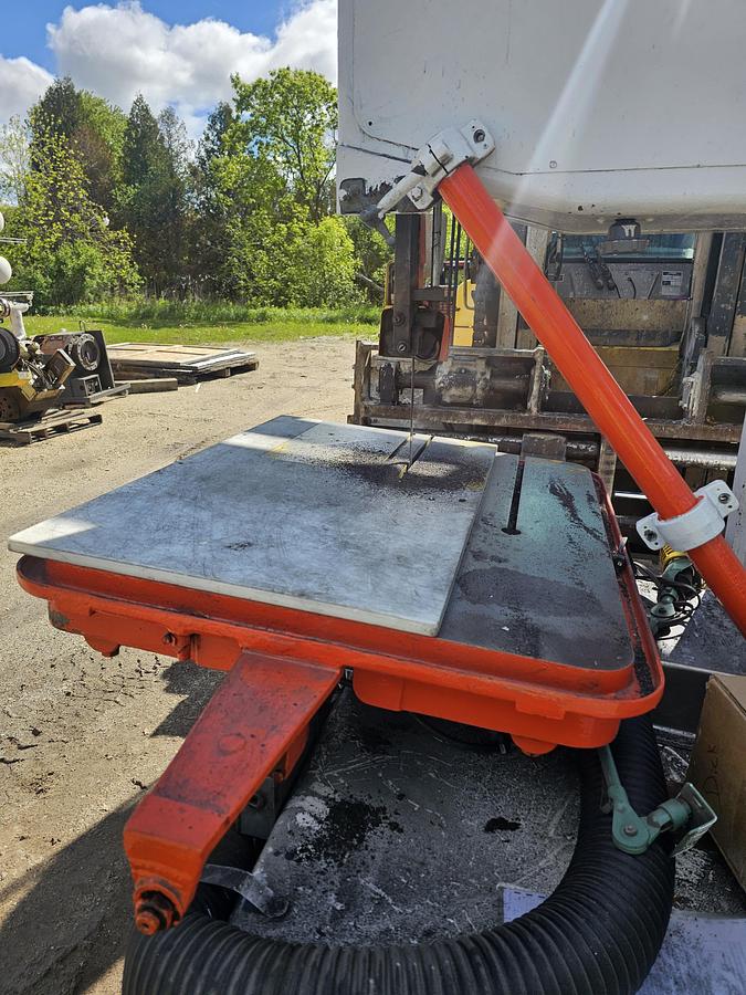 Used 26" Doall 2618-3 Variable Speed Vertical Contour Bandsaw