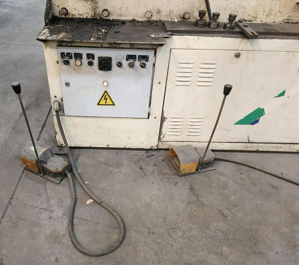 Used Geka Hydracrop 110/SD Dual Cylinder Hydraulic Ironworker 120 Ton Capacity