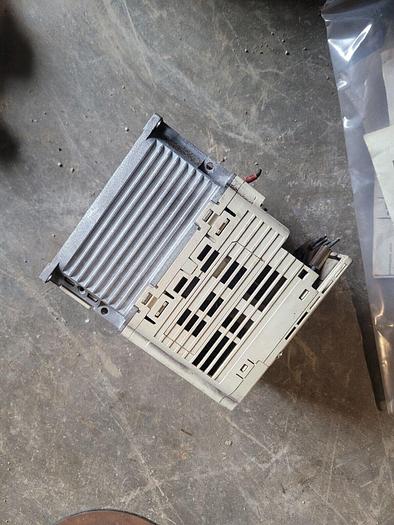 Used Yaskawa CIMR-VU4A0005FAA Motor Drive Revision D 0-480V 0-400Hz Type 1 Enclosure