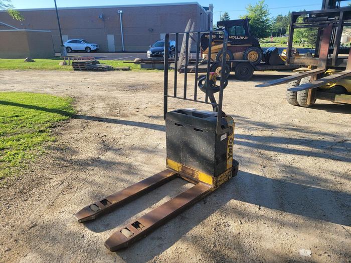 Used Yale 24V Electric Pallet Truck MPB040-EN24T2748 4000# Capacity 48” Forks