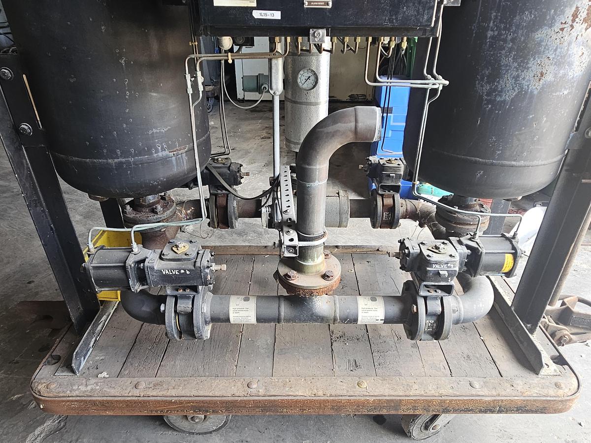 Used "2010"  940 CFM Ingersoll Rand Heated Desiccant Compressed Air Dryer #CHD-940-K