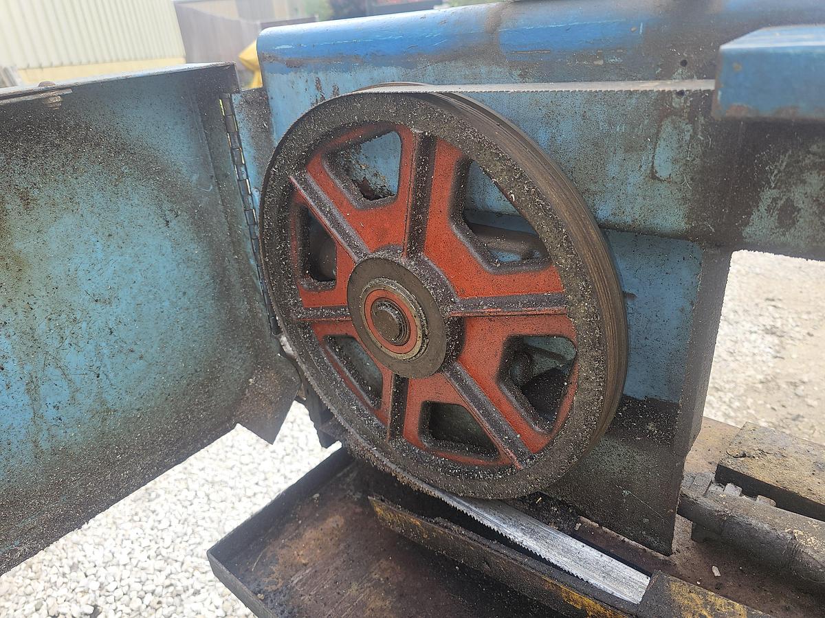 Used 9" x 16" Doall C-916M Horizontal Bandsaw 