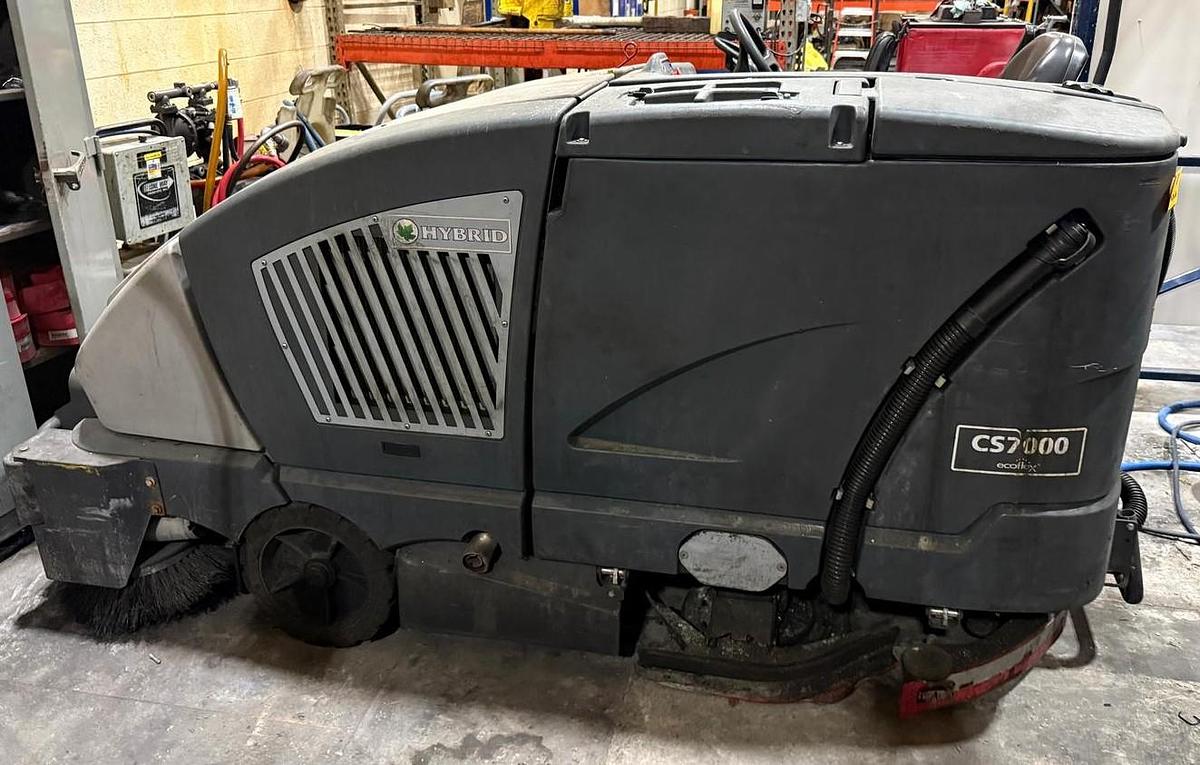 Used 2012 Advance CS7000 48LP Propane Sweeper Scrubber 48" Path High Dump