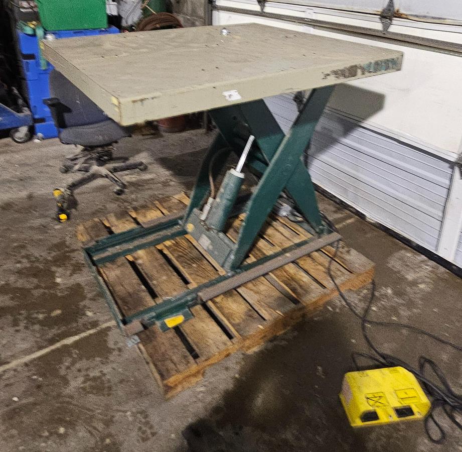 Used 2000# Southworth LS2-36 Scissor Lift Table 42" x 48" Platform 110V, 1 ph 