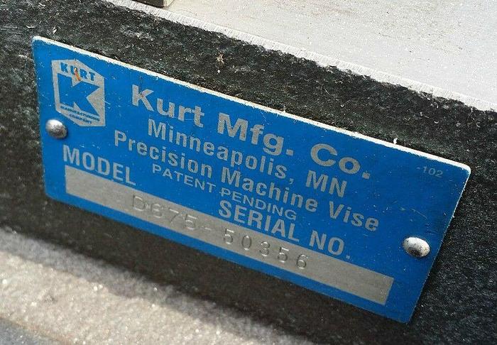 Used KURT 6″ AngleLoc Machine Vice #D-675 w/Handle and Jaws, S/N: 50356