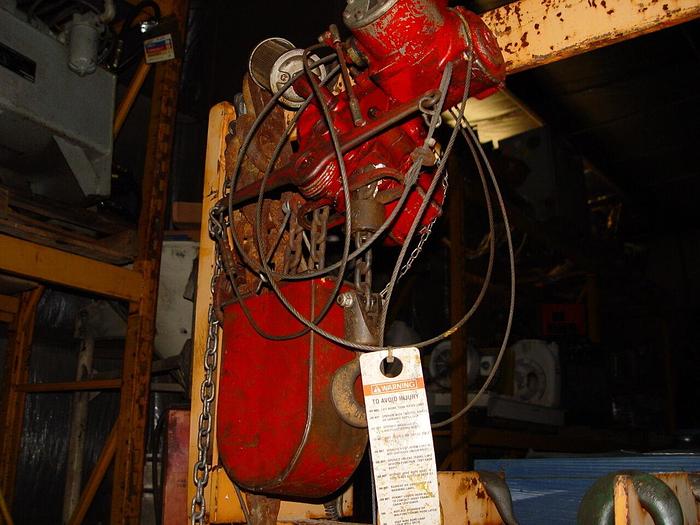 Used Chicago Pneumatic 1 Ton Pneumatic Air Operated Chain Hoist 20' Lift