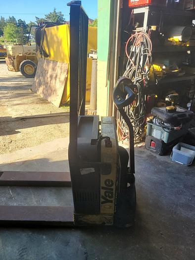 Used Yale 24V Electric Pallet Truck MPB040-EN24T2748 4000# Capacity 48” Forks