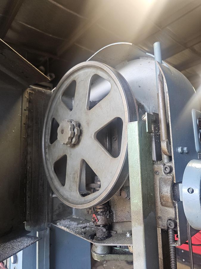 Used Doall 1612-1 Contourmatic 16" Vertical Bandsaw & DBW-15 Blade Welder, 24" x 24" Table 