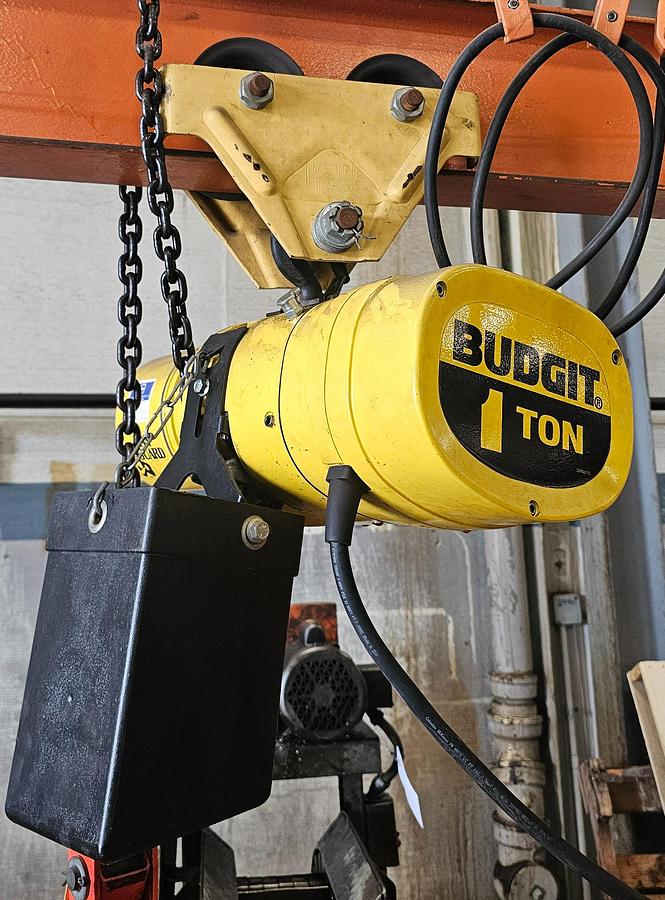 Used 1 Ton Budgit BEHC0108 Electric Chain Hoist, 8 FPM Pendant Control & Trolley 10' Lift