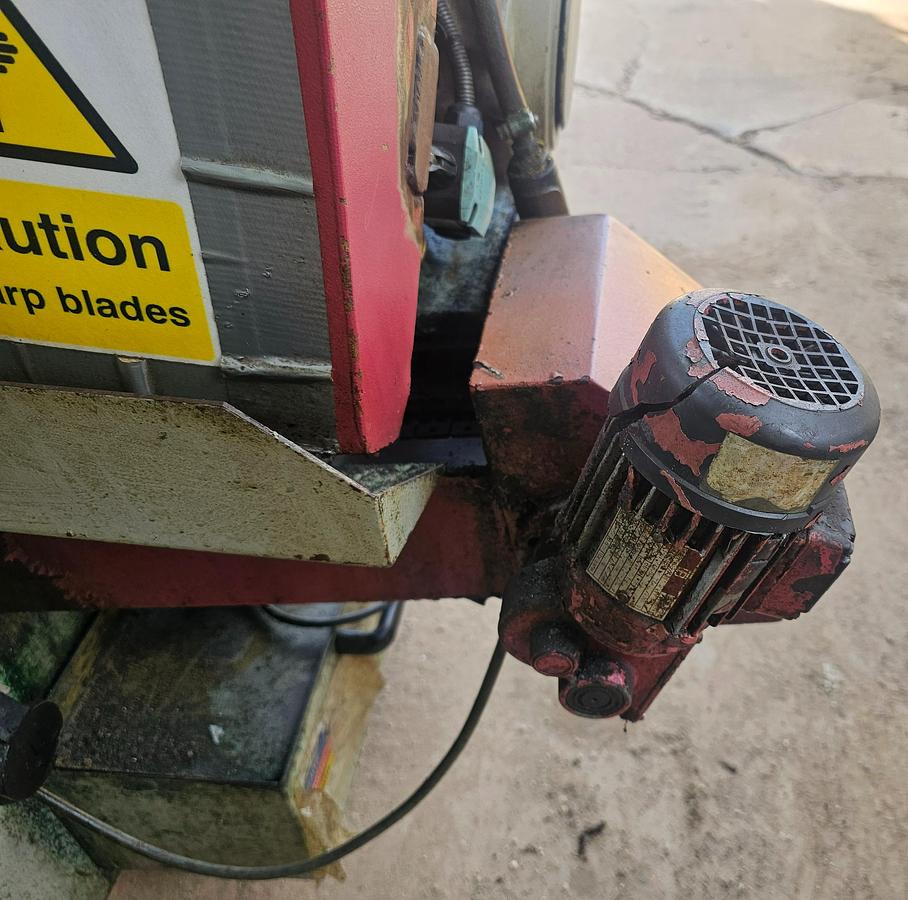 Used 11.8" x 11.8" Behringer HBP303A Automatic Twin Column Horizontal Bandsaw