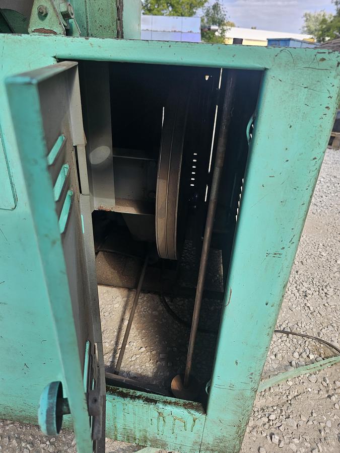 Used 24" Grob NS-24 Industrial Variable Speed Vertical Bandsaw & RW-A Blade Welder