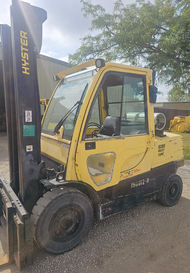 Used 2012 Hyster H100FT Propane 3-Stage Low Profile Mast Forklift - 10,000 LB, 163.2" Lift