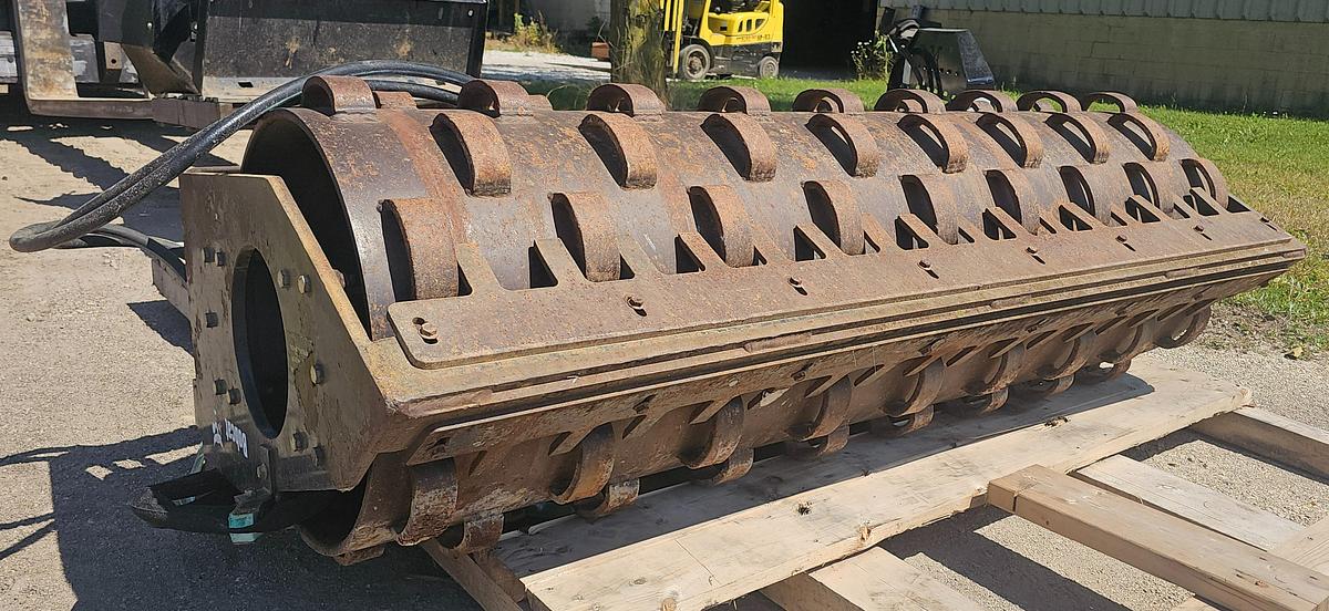 Used 72" Bobcat Hydraulic Sheep Foot Vibratory Roller Skid Steer Quick Attachment 