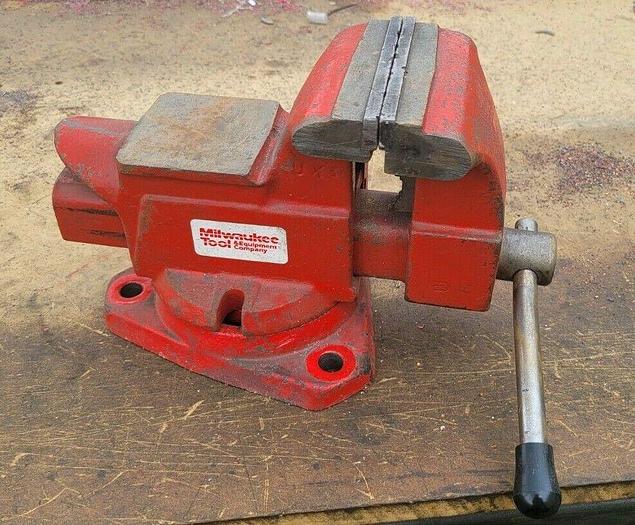 Used Milwaukee Tool 4'' Bench Vise w/Swivel Base 4'' Opening