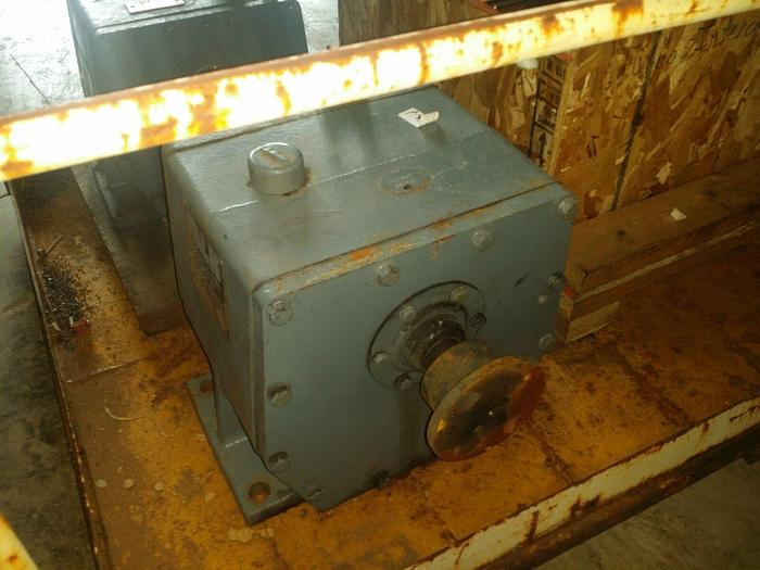 Used 10 Hp Falk #1050R-2A-002 Enclosed gear drive Reduction Gearbox Ratio: 9.102 to 1
