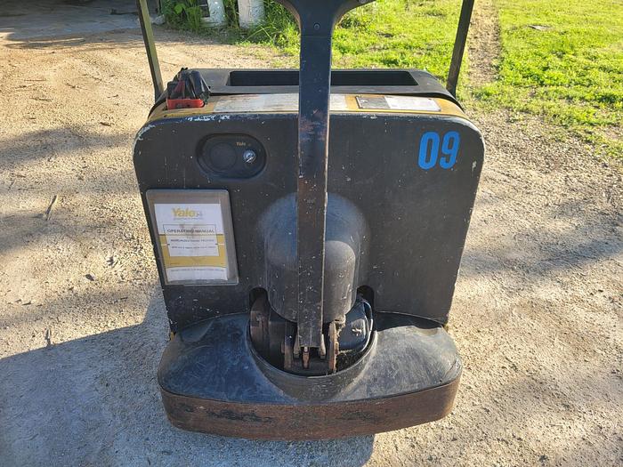 Used Yale 24V Electric Pallet Truck MPB040-EN24T2748 4000# Capacity 48” Forks