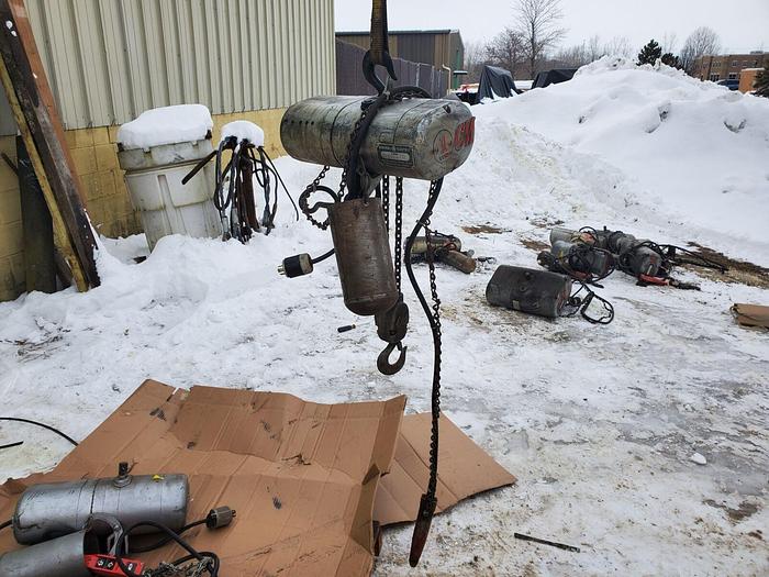 Used CM Lodestar Model H 1 Ton 2000LB Electric Chain Hoist 15′ Lift 8FPM 550 Volt