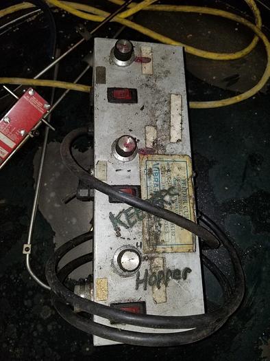 Used 30'' SST Vibratory Feeder Bowl w/ Controller and Base 10'' Depth 1 3/4'' Ridges