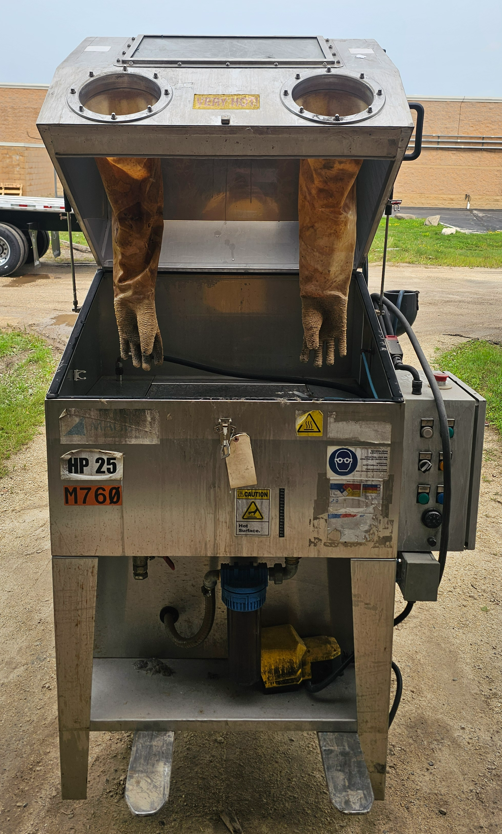Used 2018 Magido HP25M 304 Stainless High-Pressure Heated Parts Washer, 870 PSI, 220V