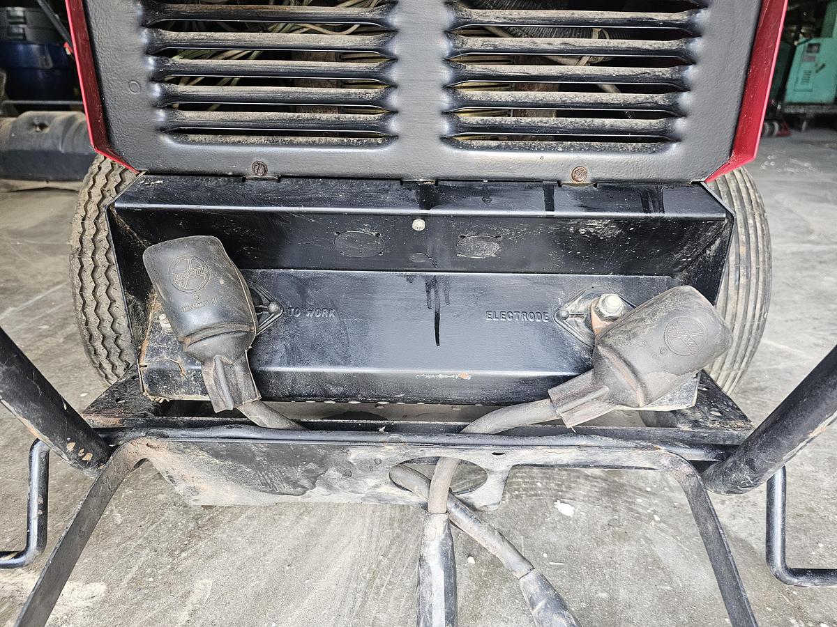 Used Lincoln Ranger 3 Phase Gas Welder 11,500 Watts Peak Power on Cart - 481 Hours