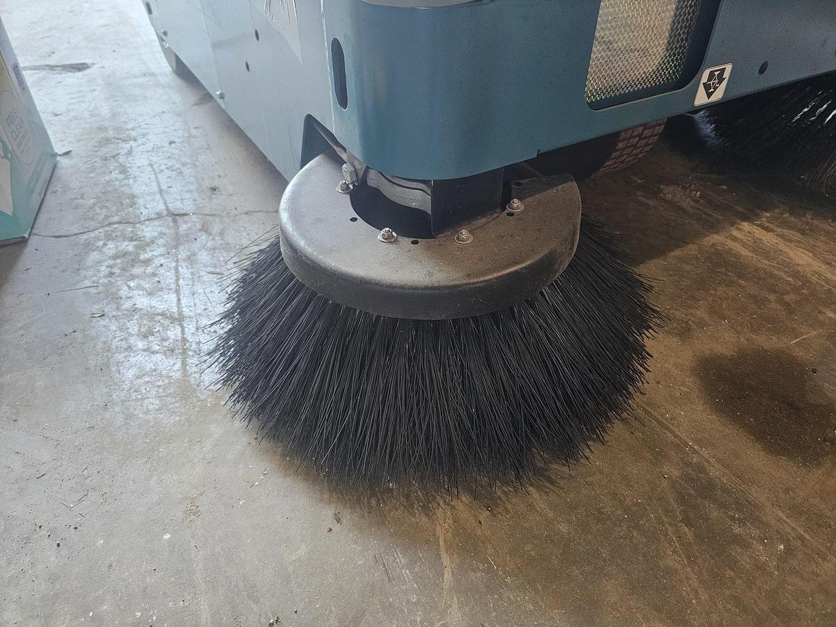 Refurbished Tennant M6200 Battery Operated 55" Cleaning Path Ride On Floor Sweeper