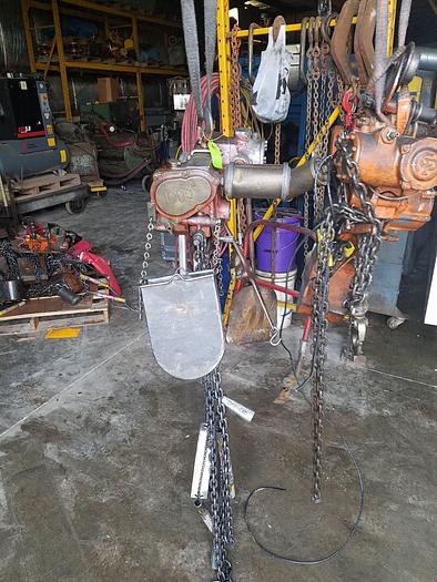 Used Chicago Pneumatic 1/2 Ton 1000 LB 20 F.P.M Power Vane Chain Hoist CP-1200